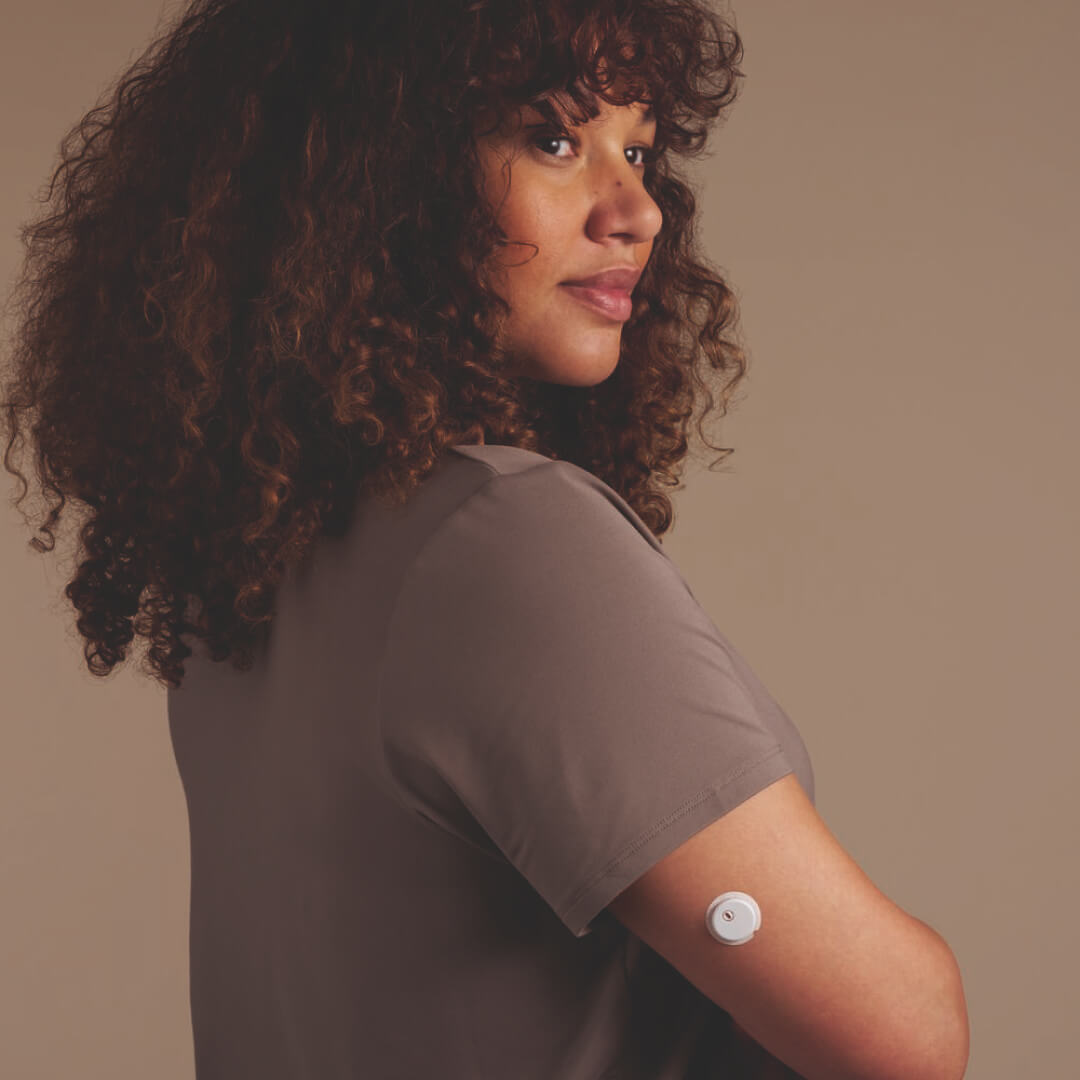 "FreeStyle Libre 3 Plus sensor met smartphone connectiviteit", "FreeStyle Libre 3 Plus realtime glucose waarschuwingen", "FreeStyle Libre 3 Plus sensor applicatie instructies", "FreeStyle Libre 3 Plus app glucose trends", "FreeStyle Libre 3 Plus sensor op arm geplaatst", "FreeStyle Libre 3 Plus verpakking complete set"